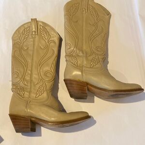 cowboy boots size 5 1/2 M
